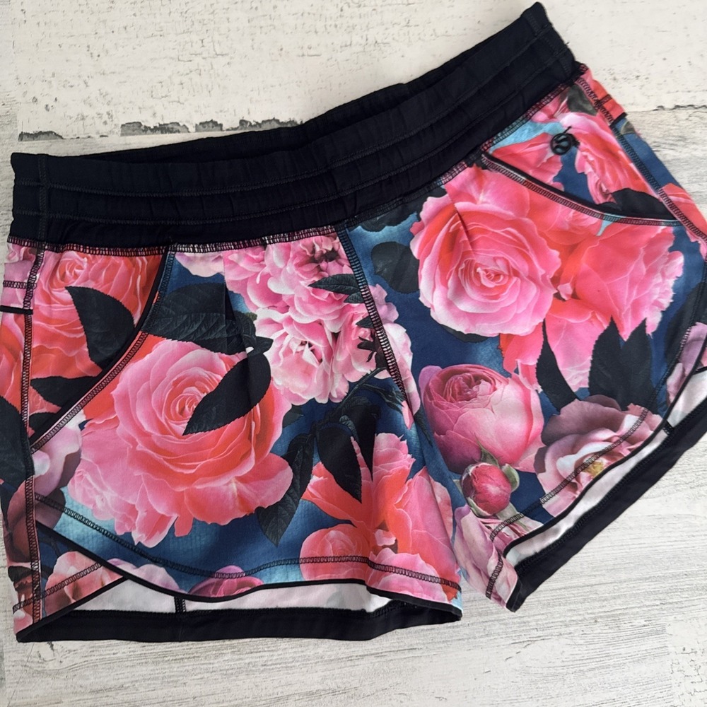 Lululemon Secret‎ Garden Rose Floral Pink Black Tracker Shorts Size 2 RARE HTF